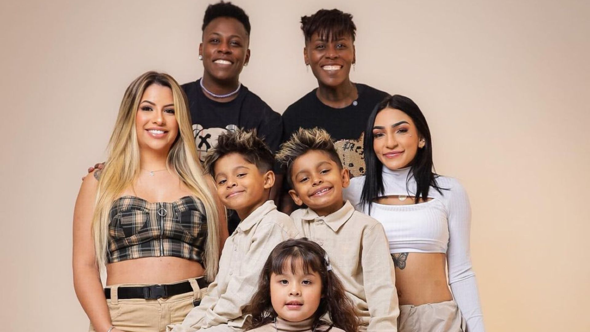 Fam&iacute;lia posando para foto 