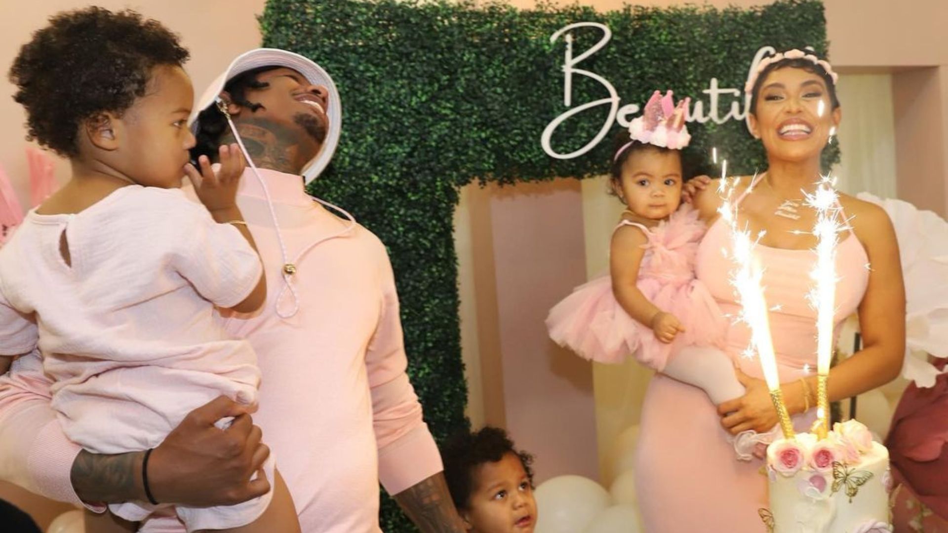 Nick apresentando um programa