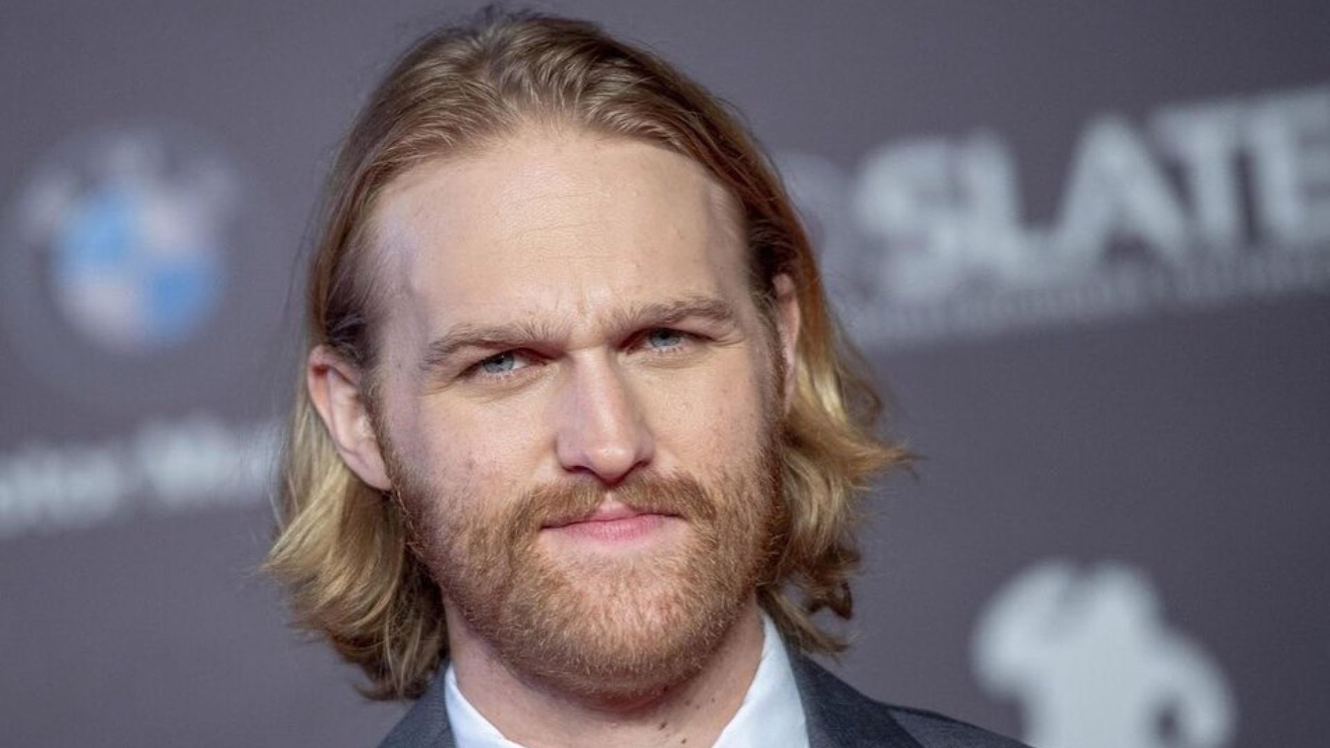 Homem posando para foto