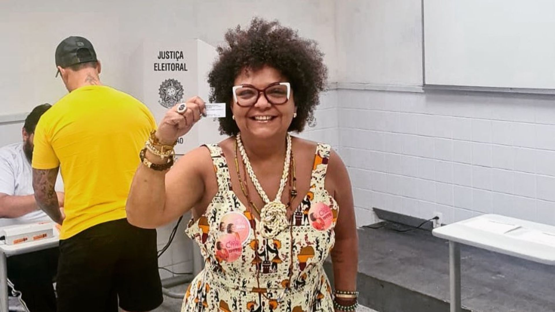 Mulher posando para foto