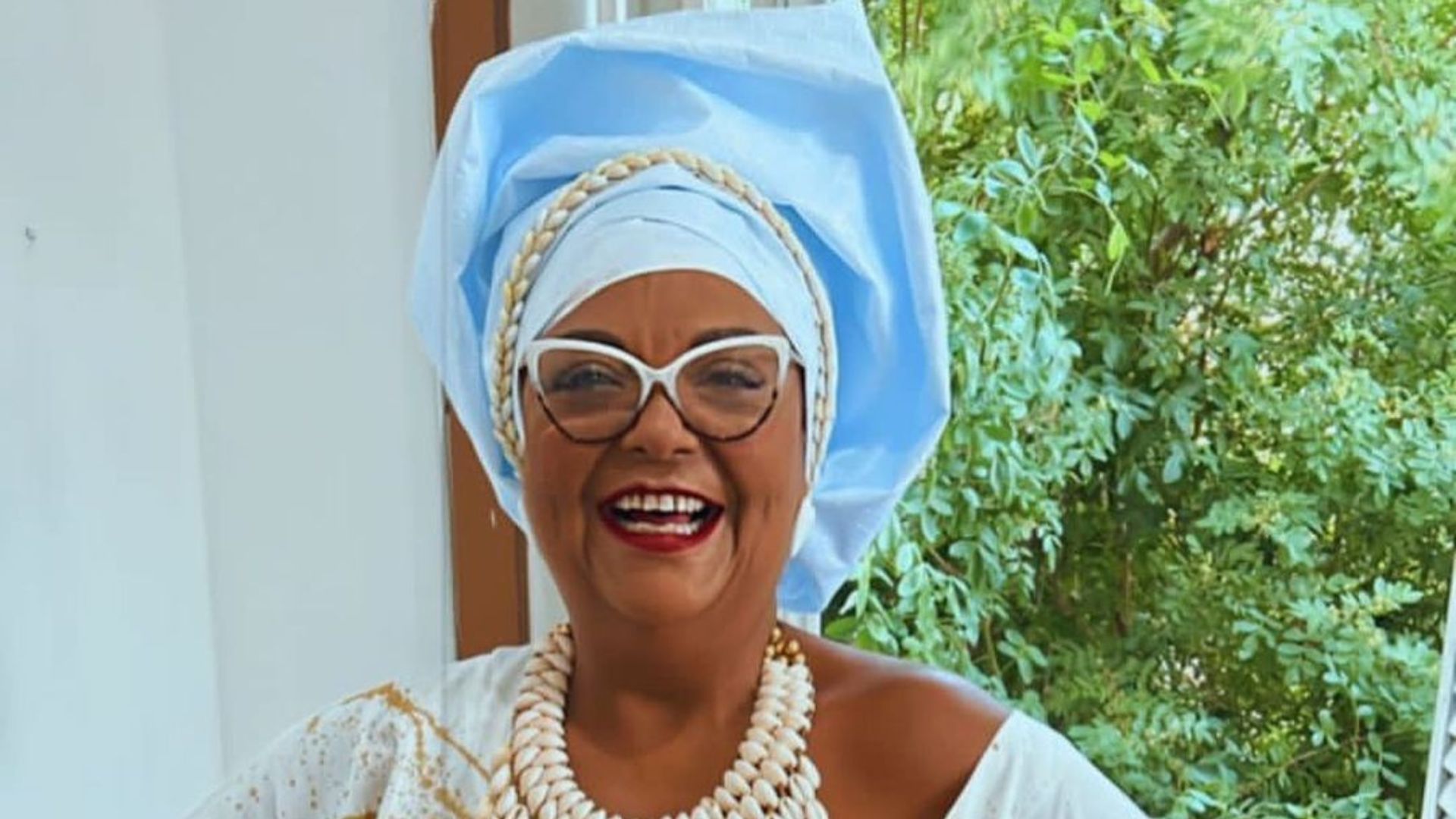 Mulher posando para foto