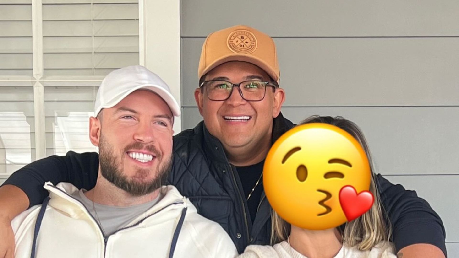 Amigos posando para a foto