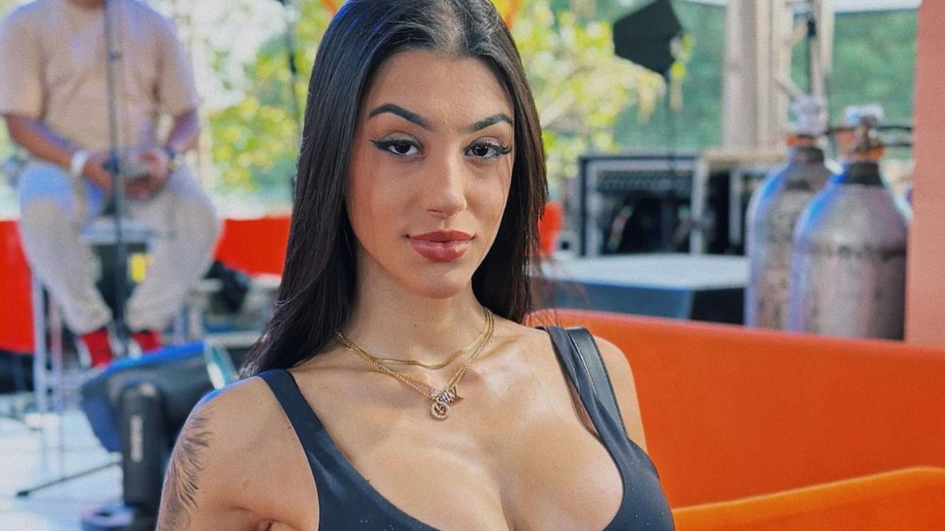 Mulher posando para foto