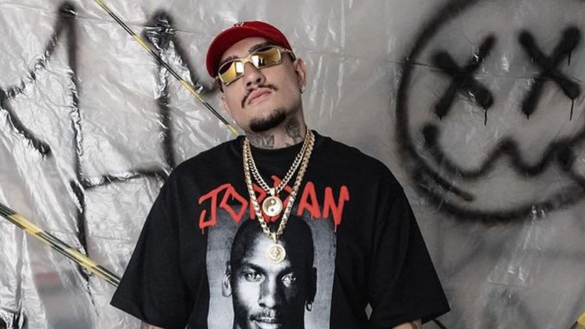 Homem posando para foto