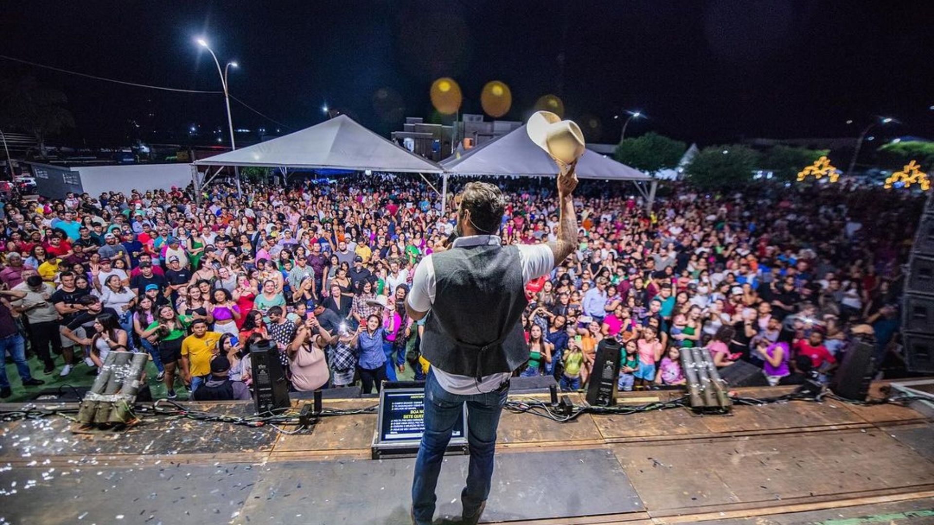 Homem posando para foto