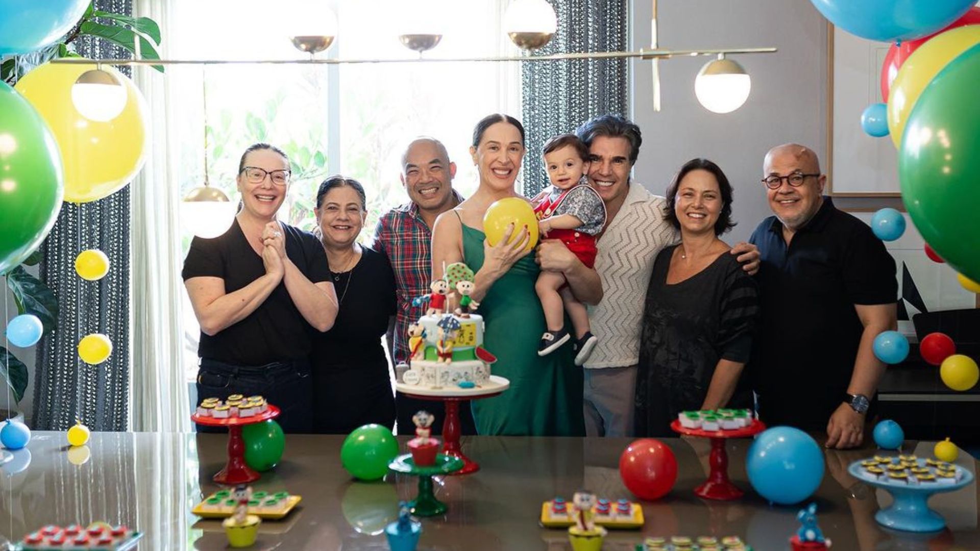 Fam&iacute;lia posando para foto 