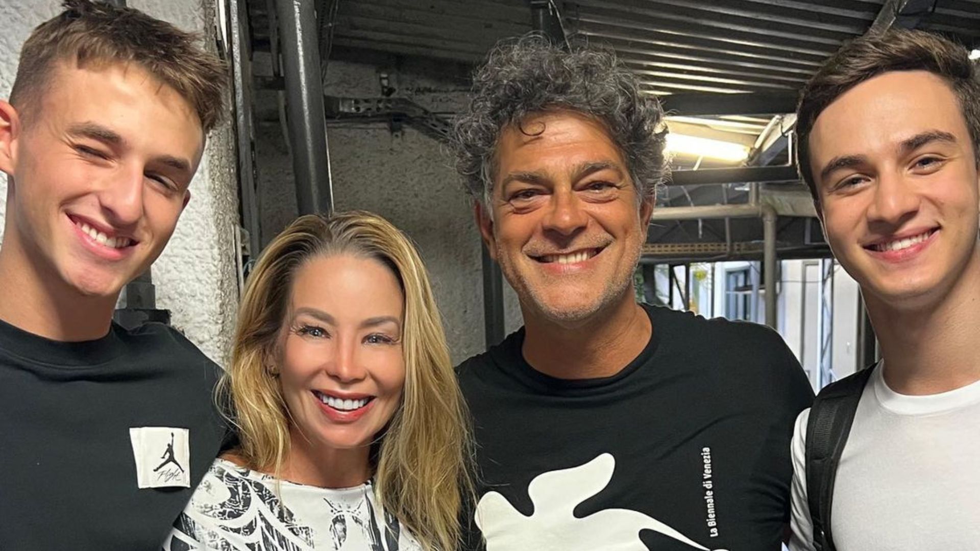 Amigos posando para a foto