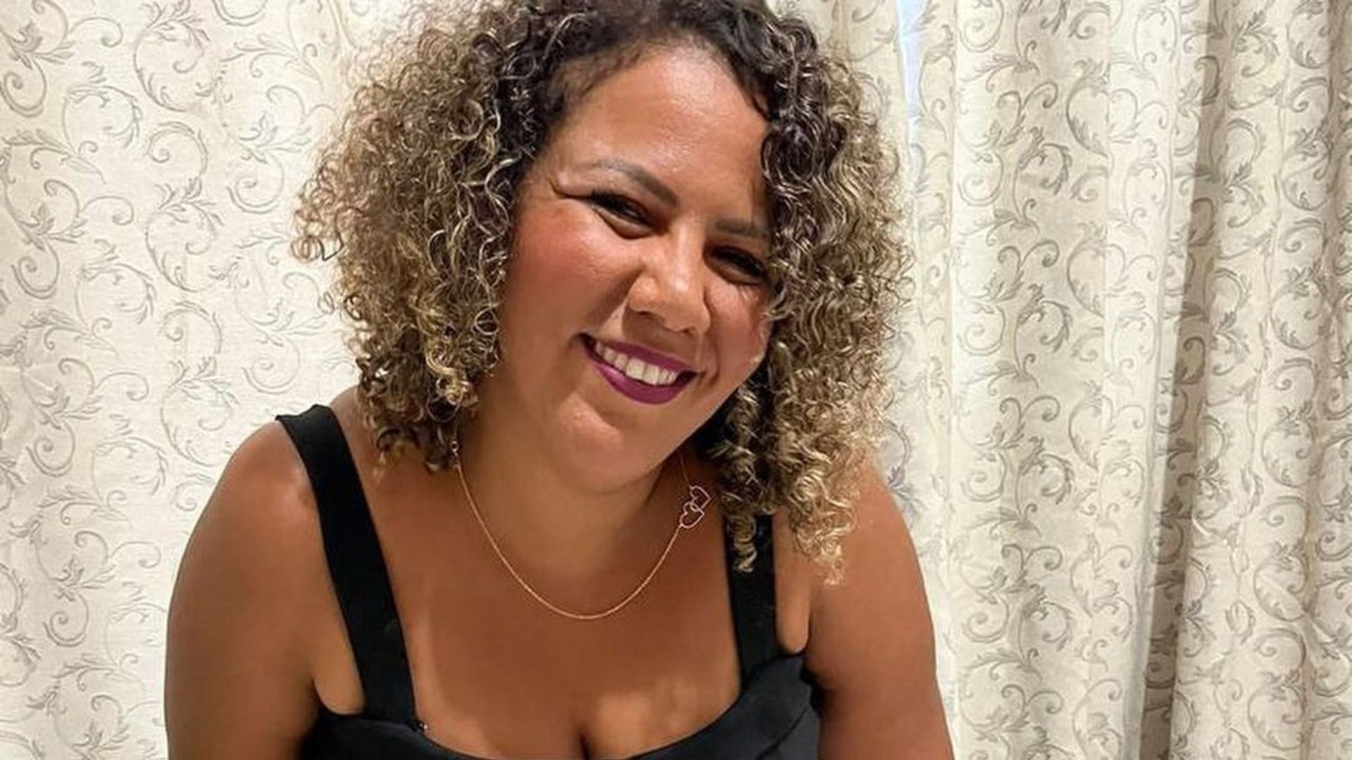 Mulher posando para foto