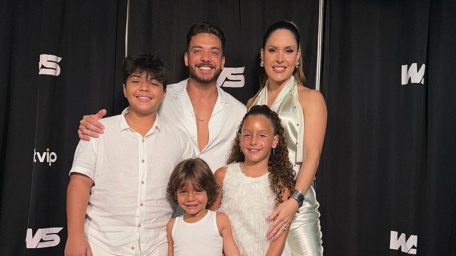 Fam&iacute;lia posando para foto 