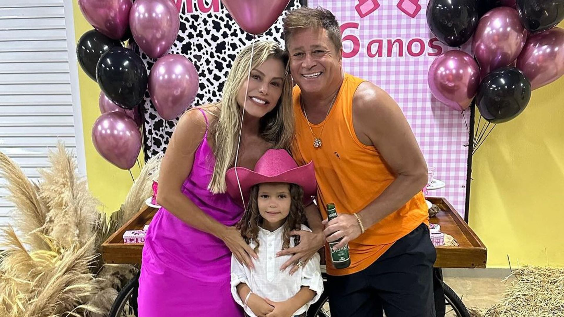 Casal posando para foto