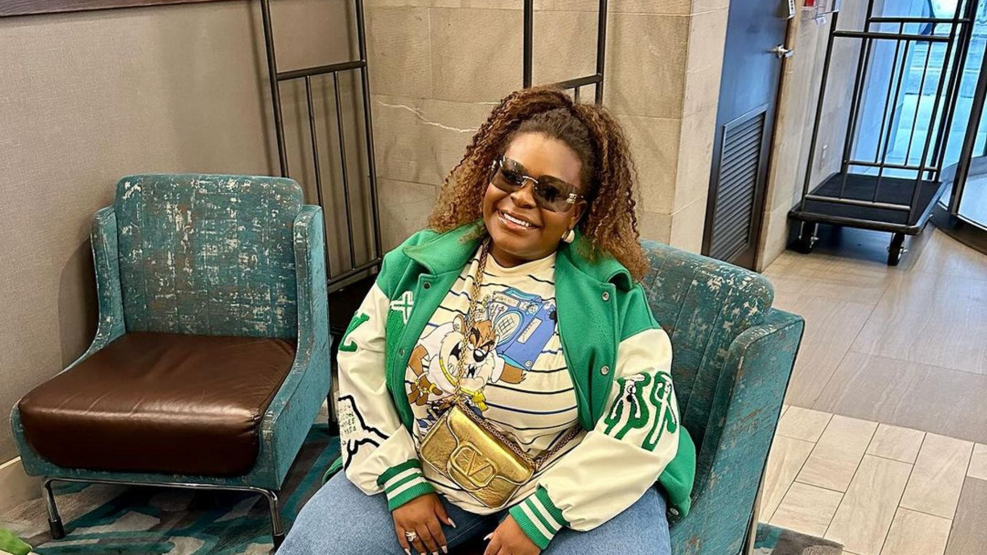 Mulher posando para foto