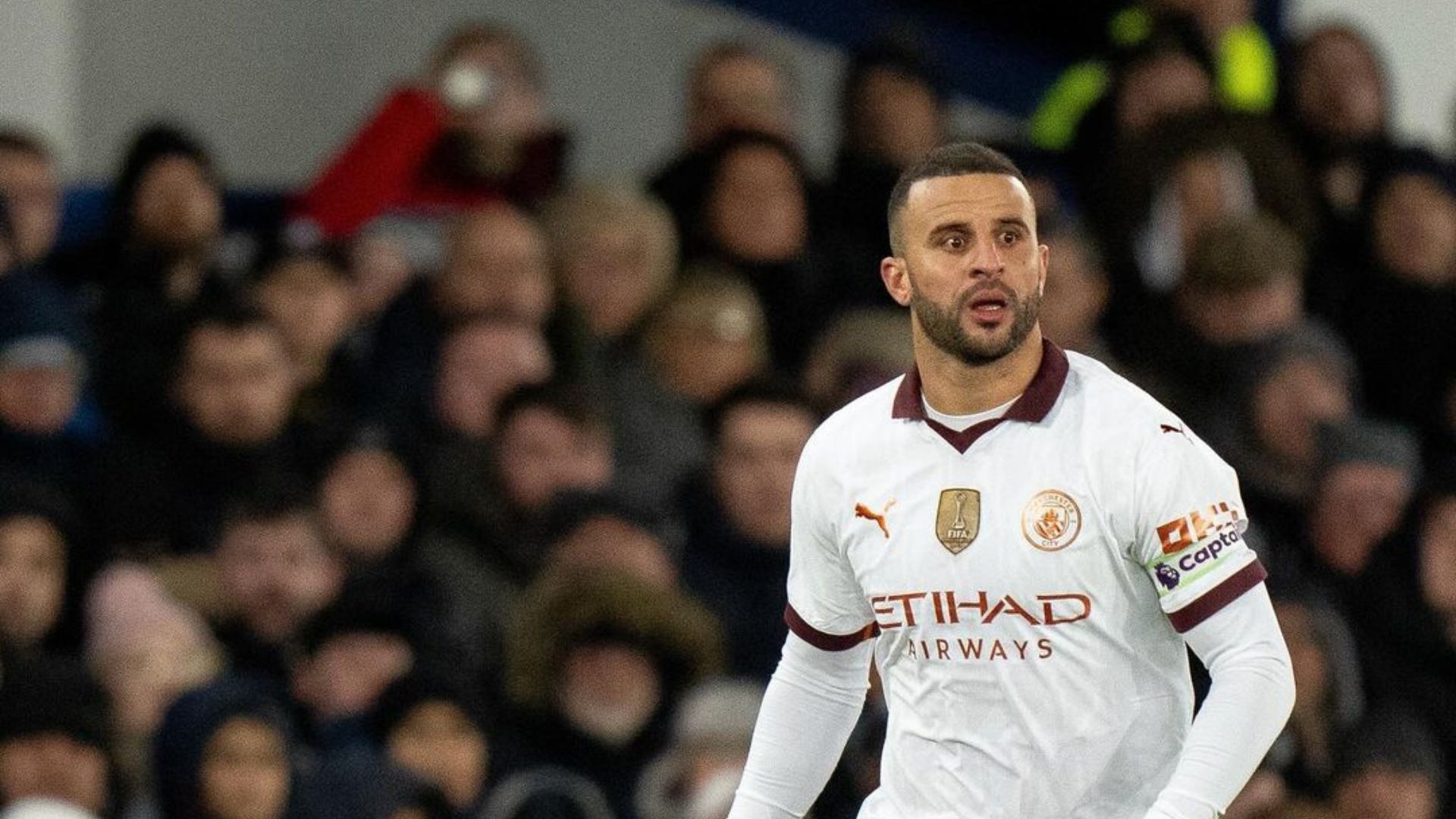 Homem posando para foto