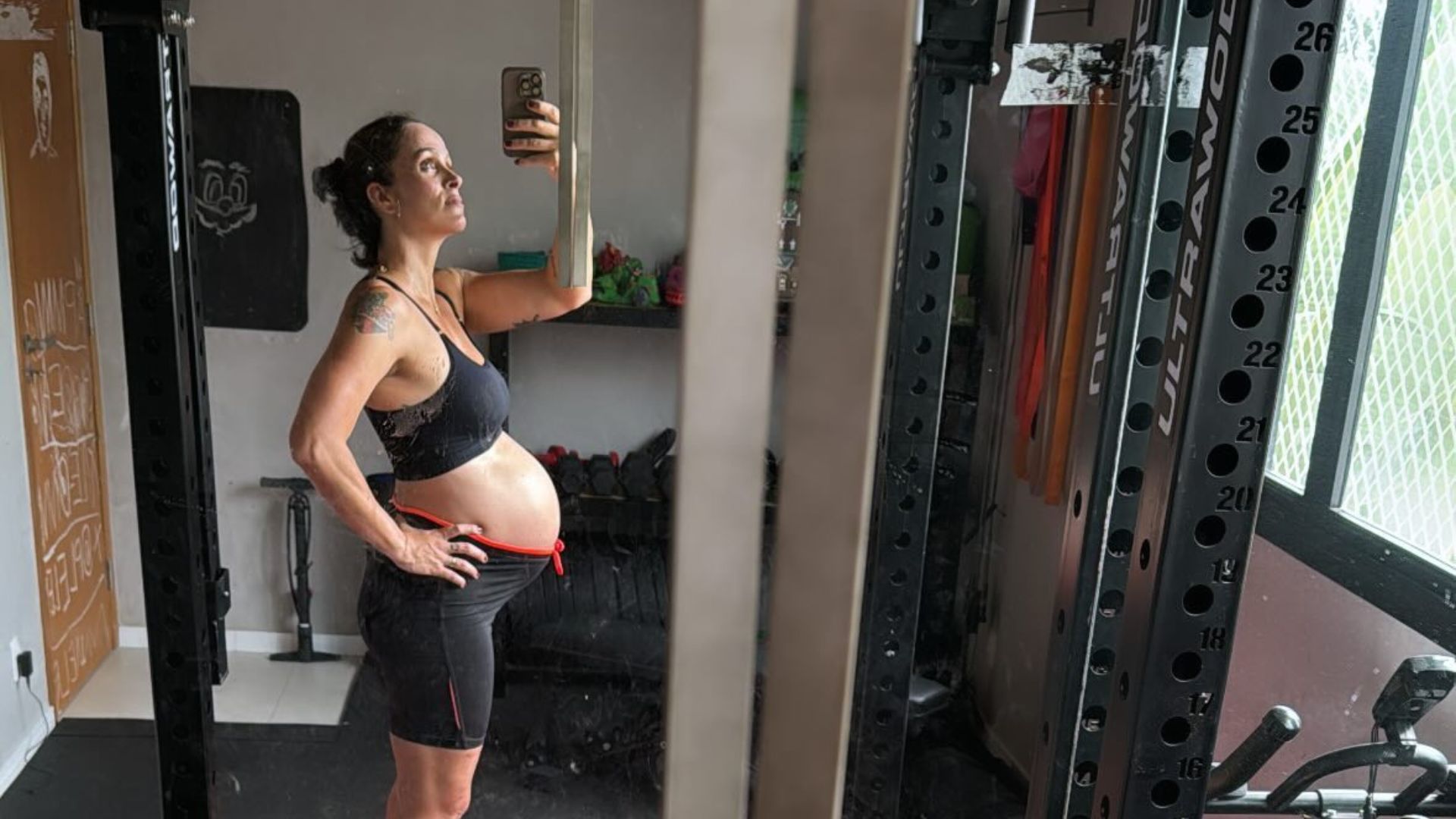 Mulher posando para foto