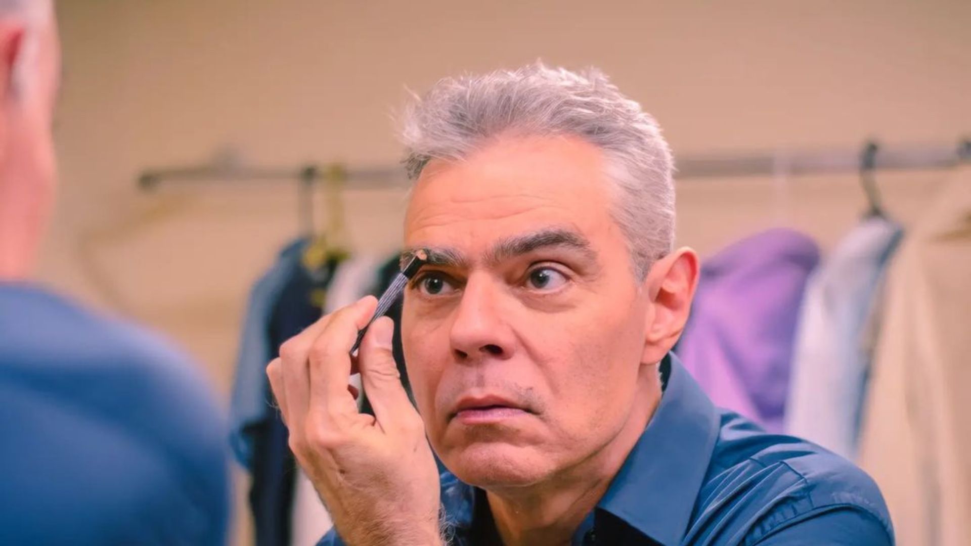 Homem posando para foto