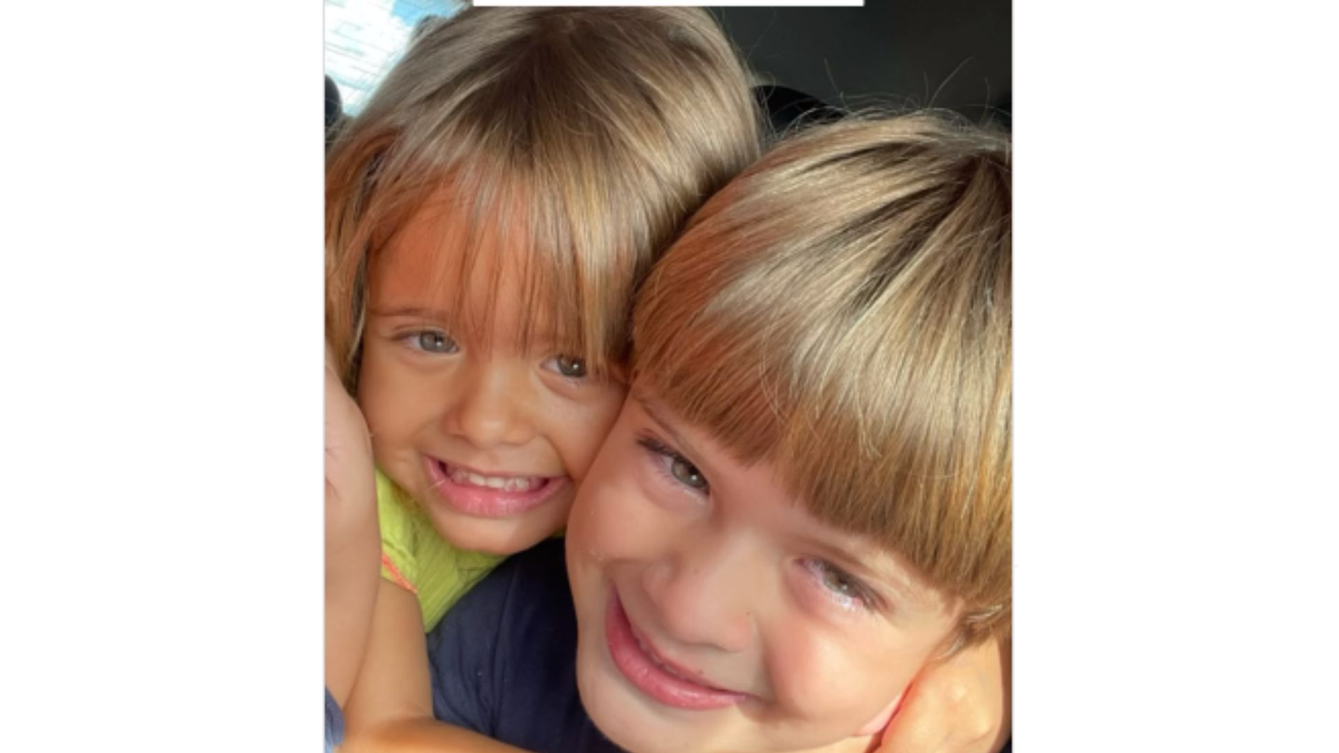 Os dois parecem gêmeos