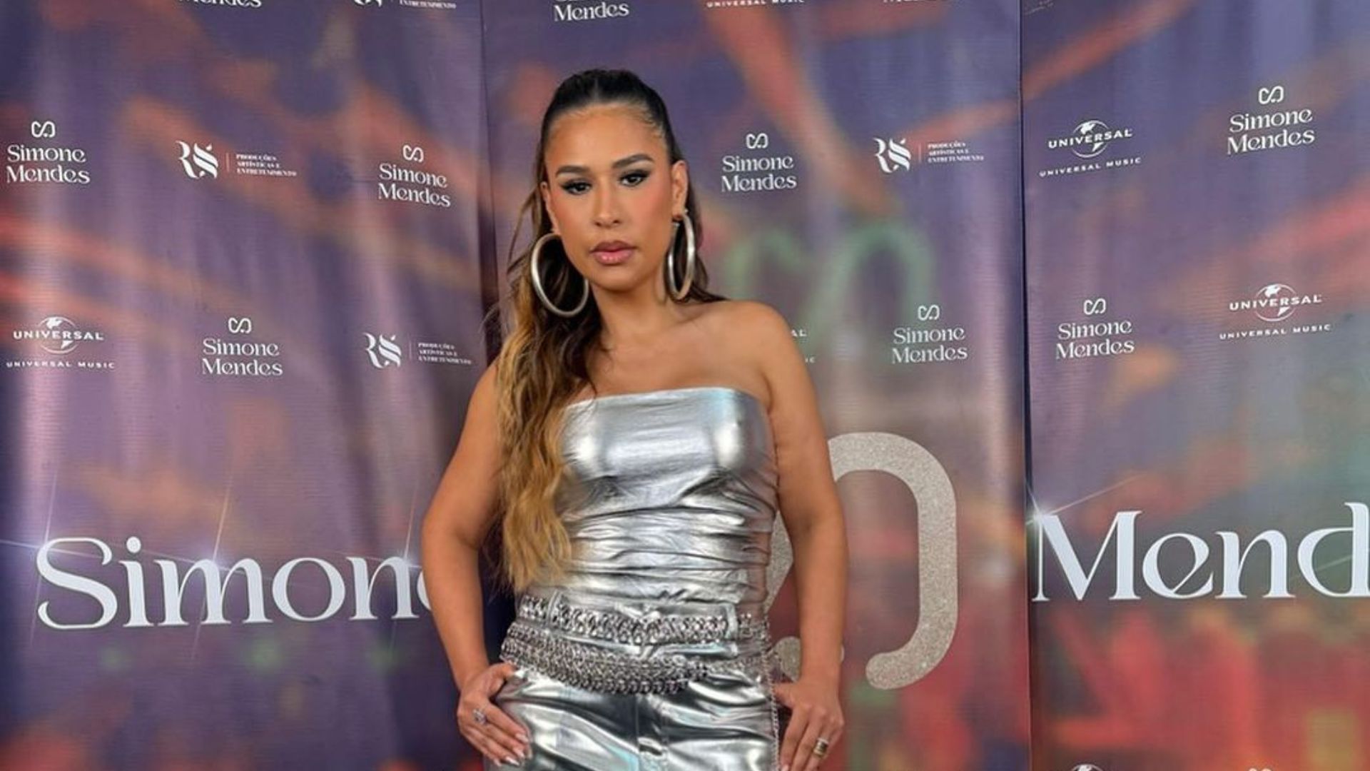 Mulher posando para foto