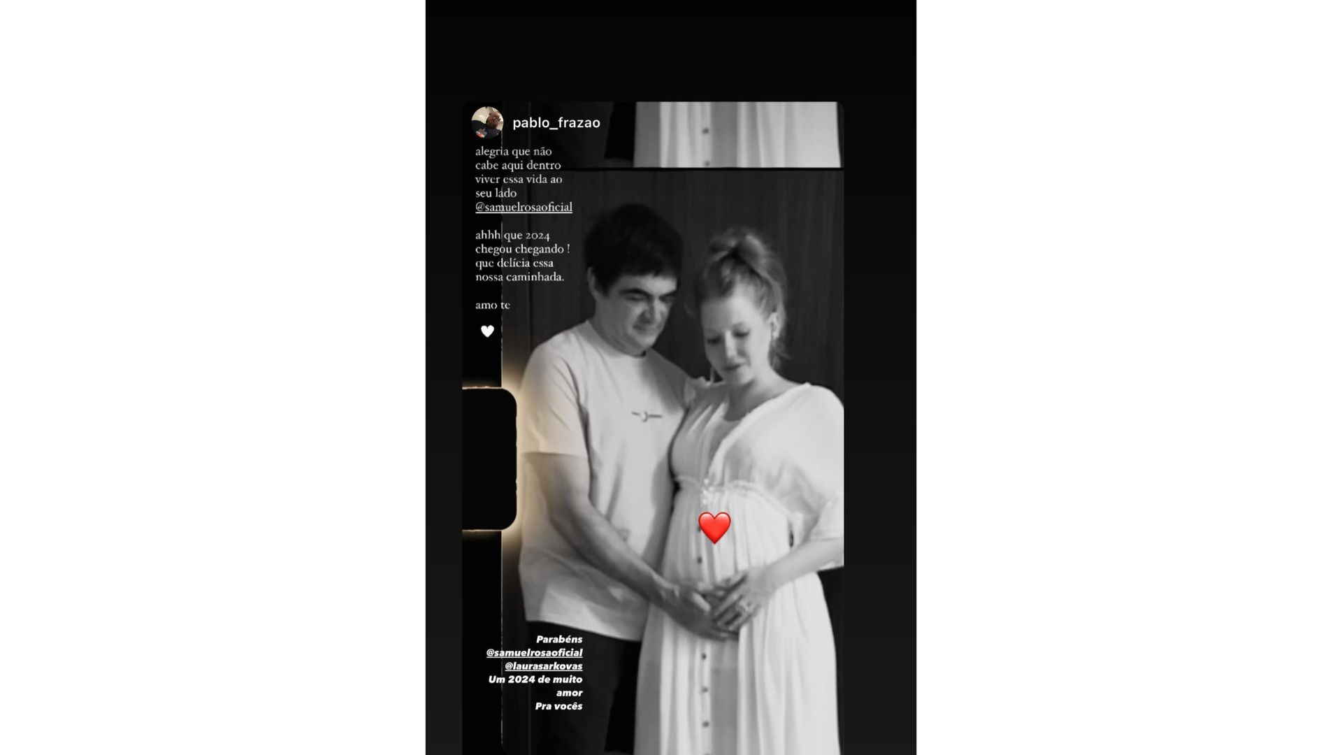 Casal posando para foto