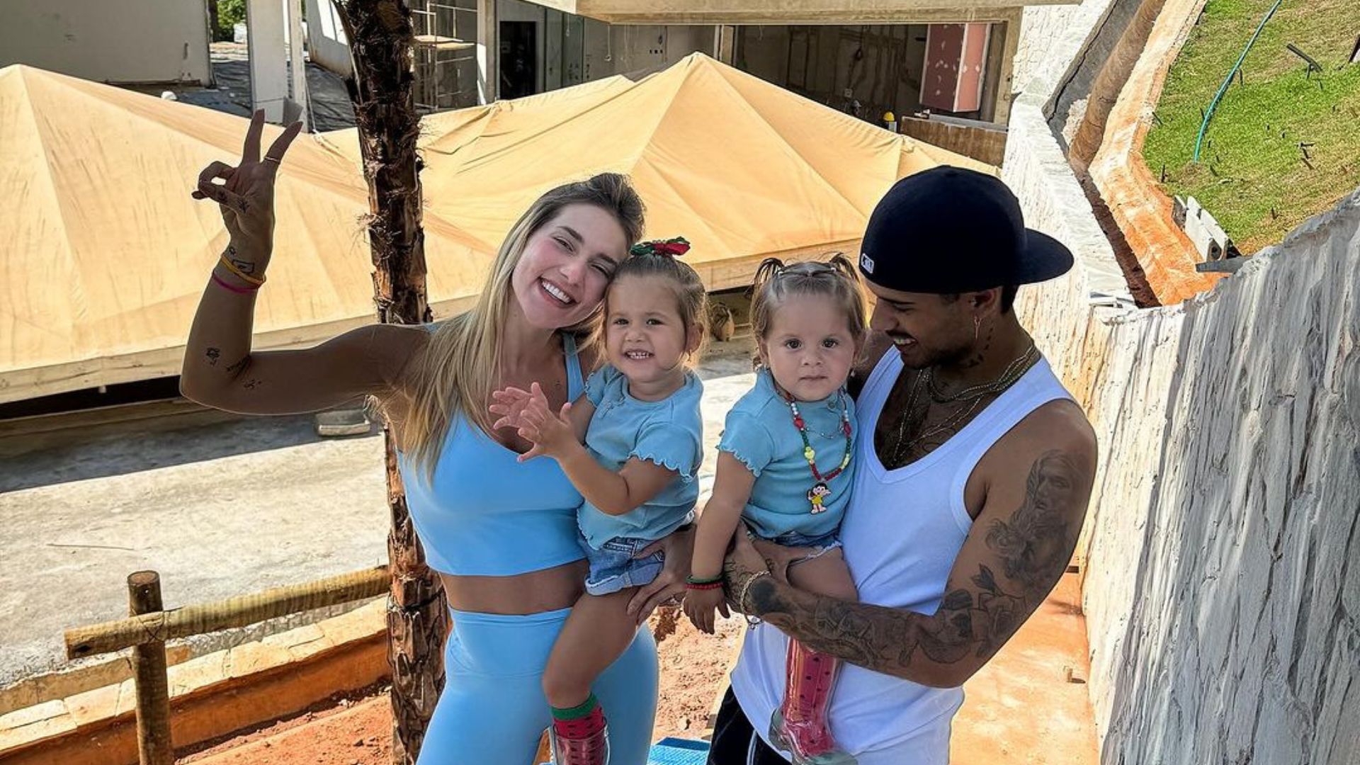 Fam&iacute;lia posando para foto 