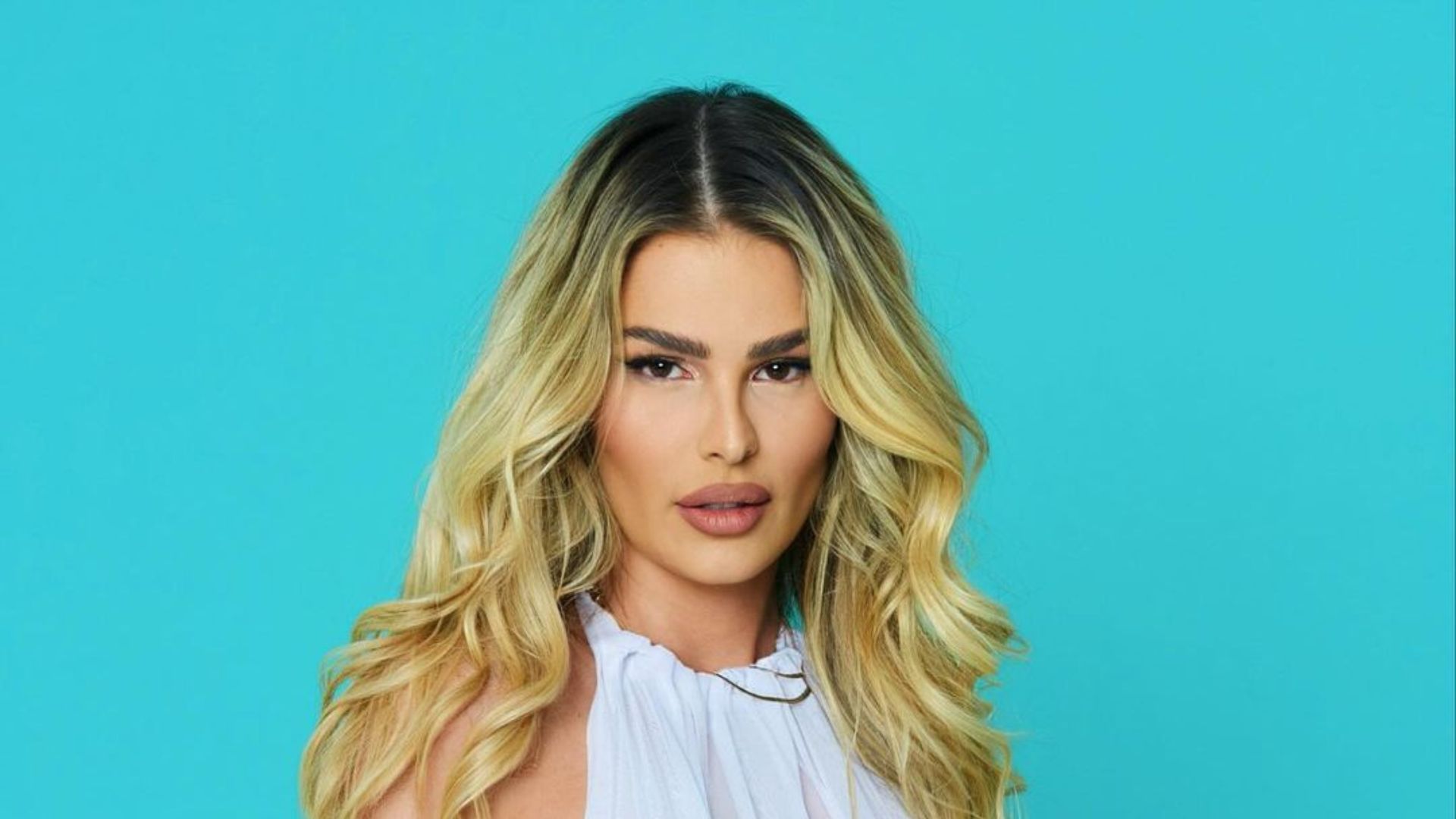 Mulher posando para foto