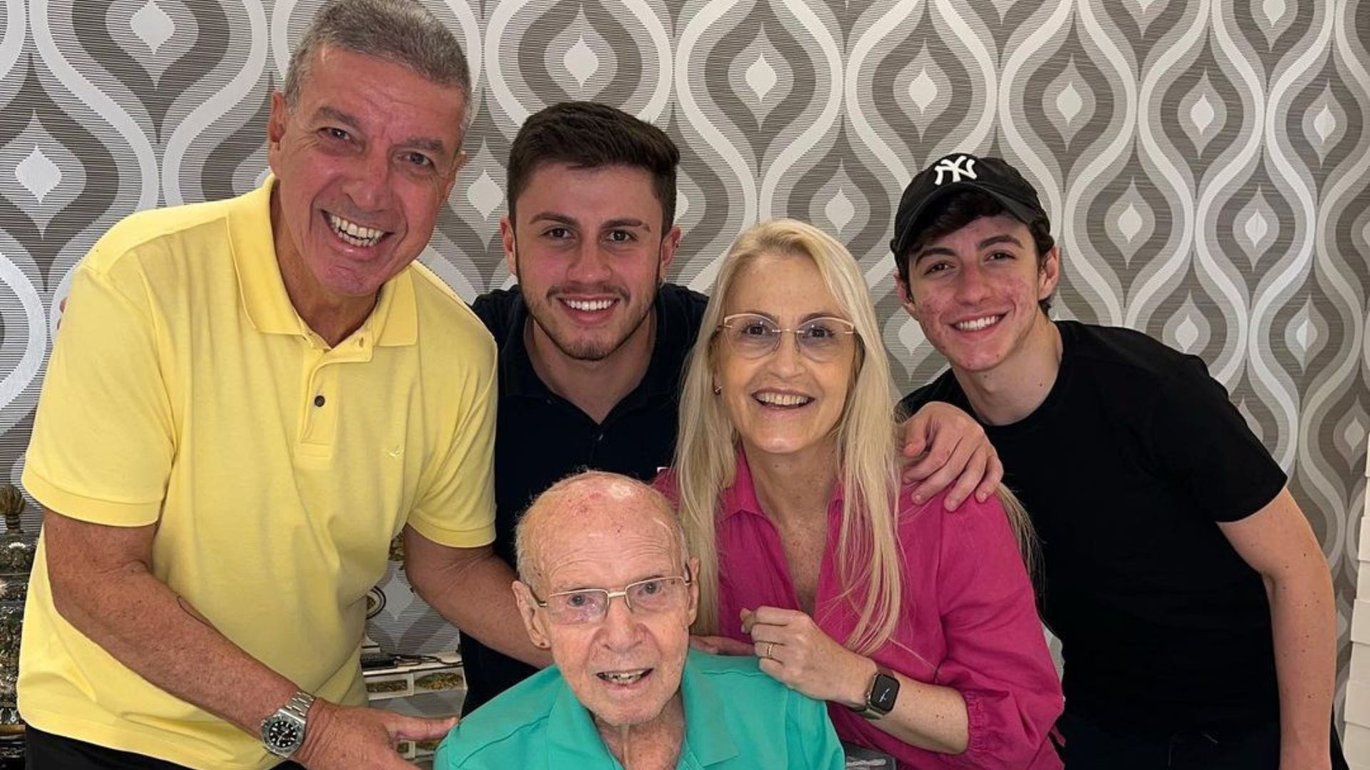 Fam&iacute;lia posando para foto 