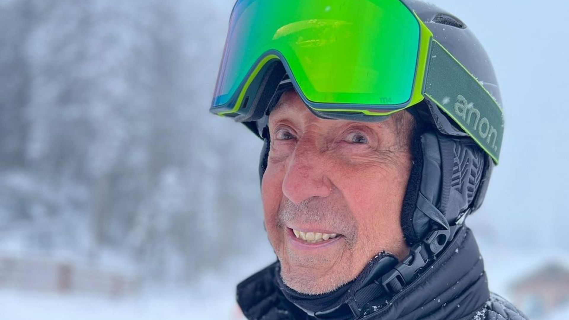 Homem posando para foto