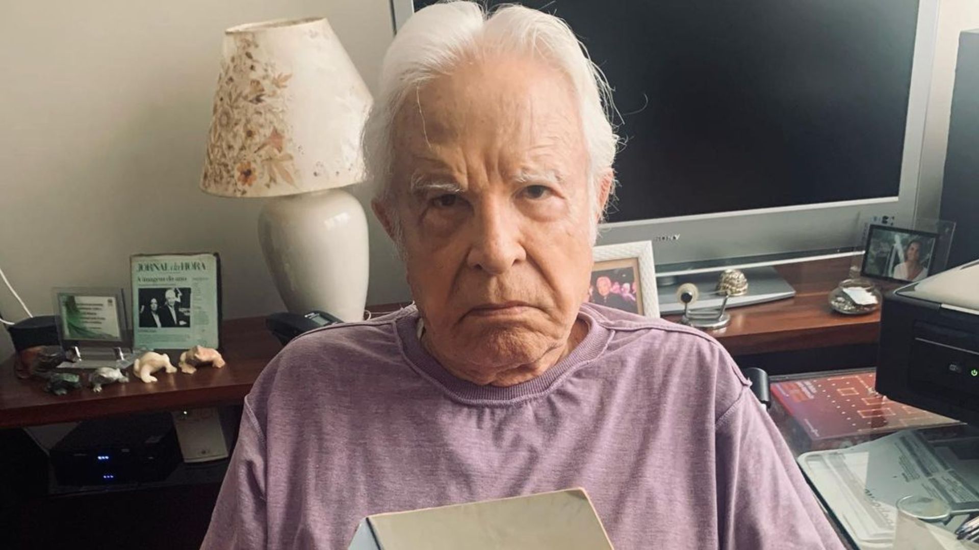 Homem posando para foto