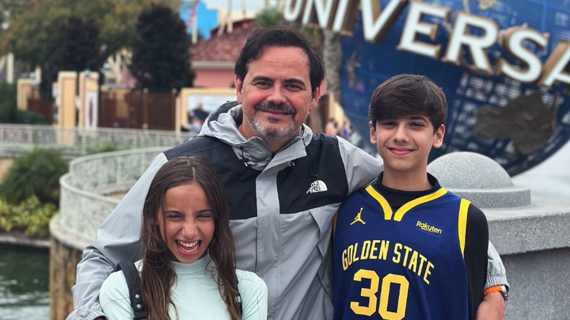 Fam&iacute;lia posando para foto 