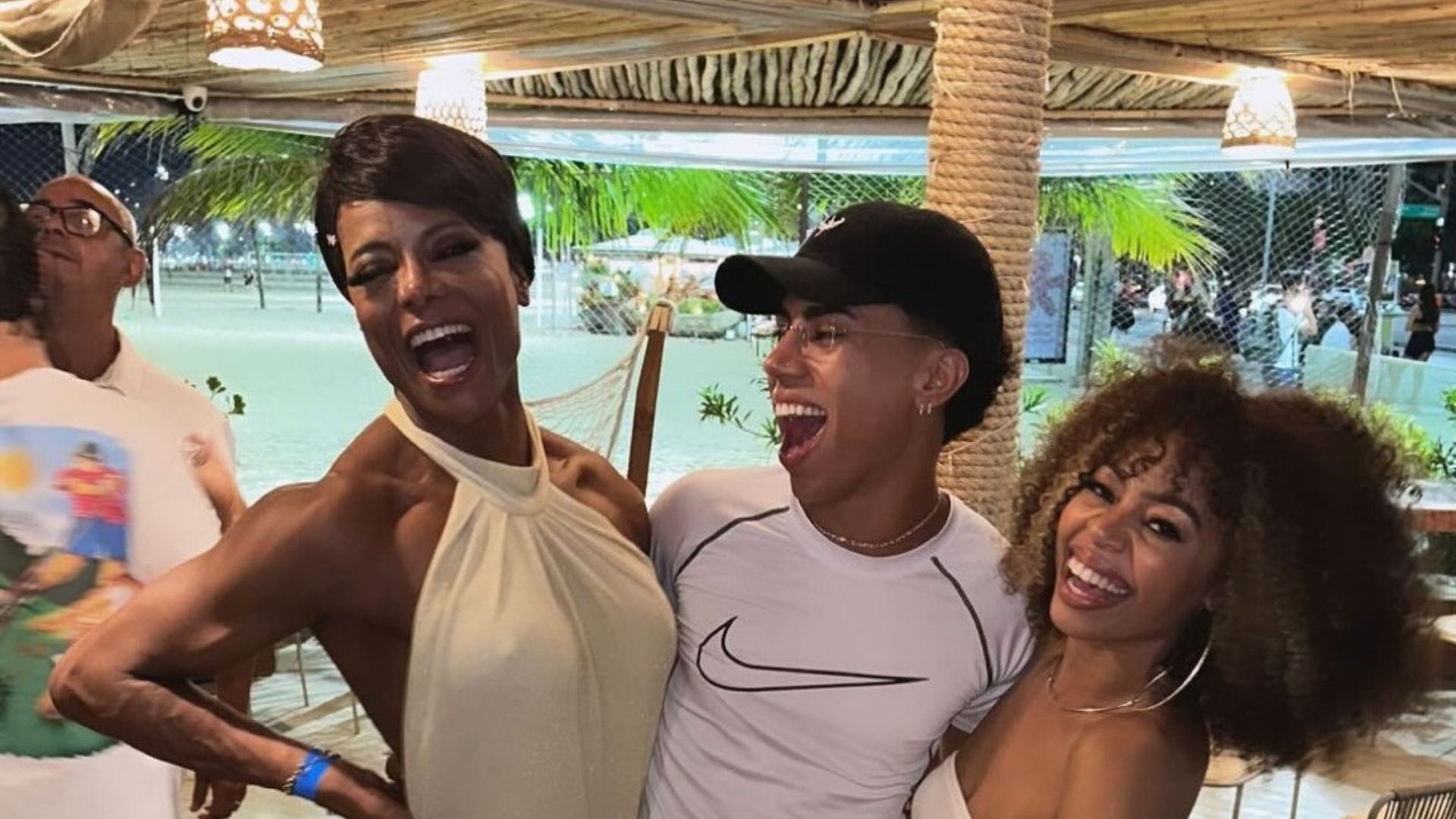 Fam&iacute;lia posando para foto 