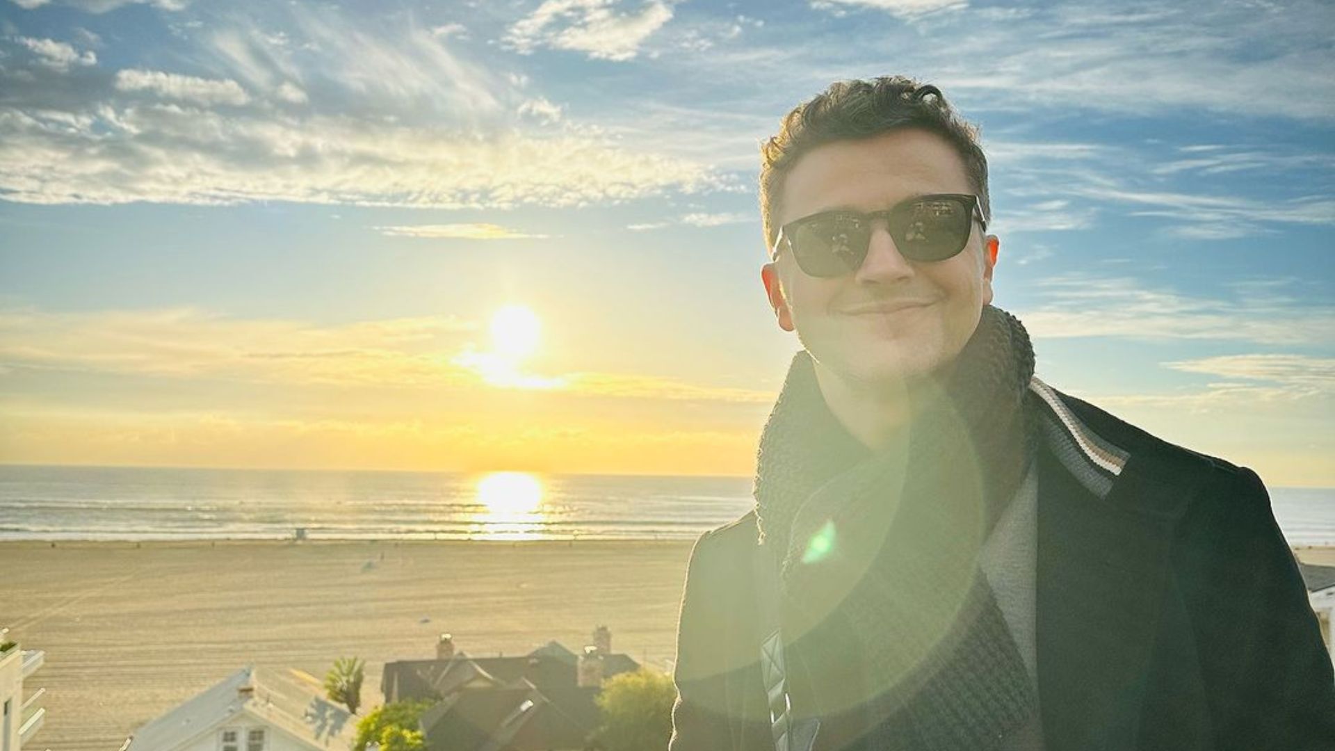 Homem posando para foto