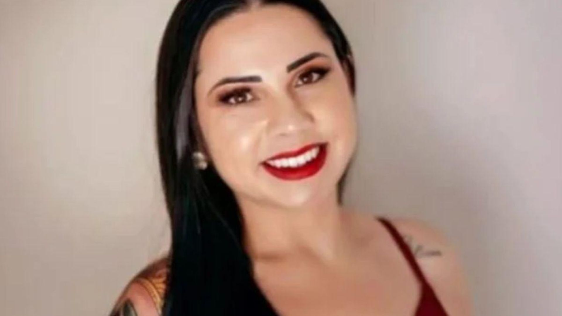 Mulher posando para foto