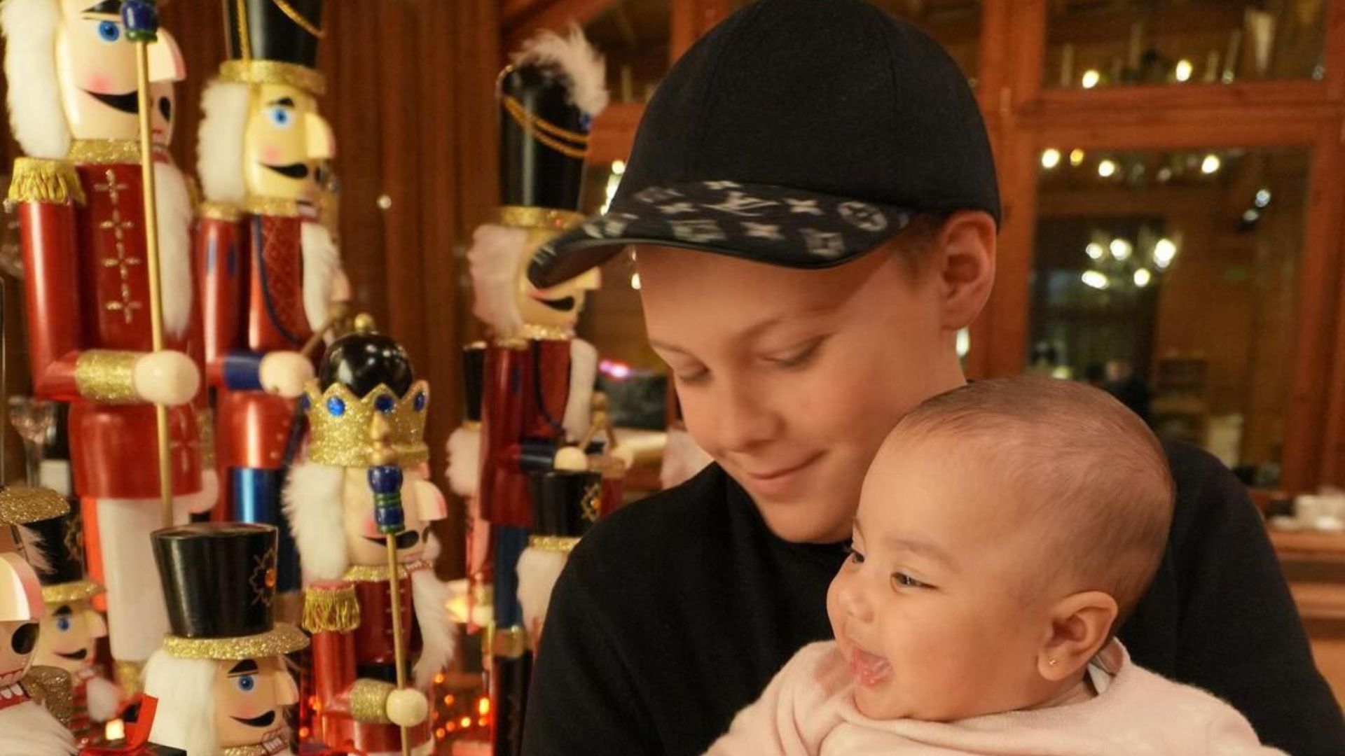 Fam&iacute;lia posando para foto 