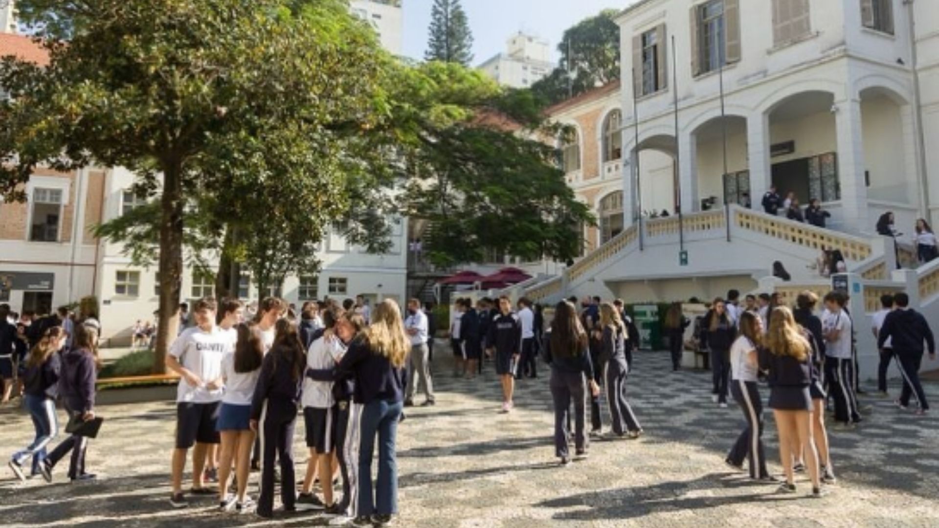 Col&eacute;gio Dante Alighieri