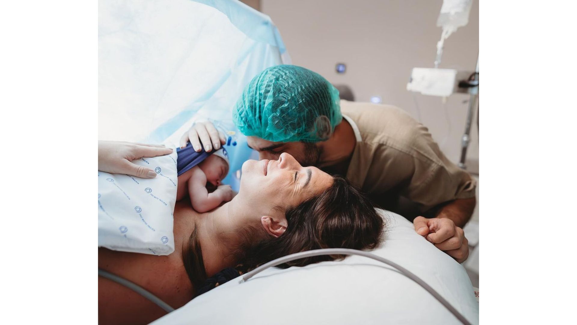 Fam&iacute;lia com filha rec&eacute;m nascida