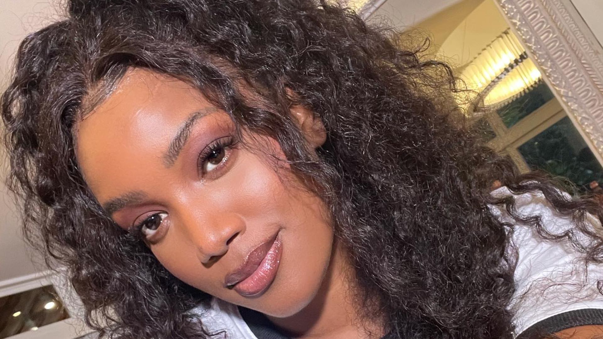 Iza est&aacute; gr&aacute;vida