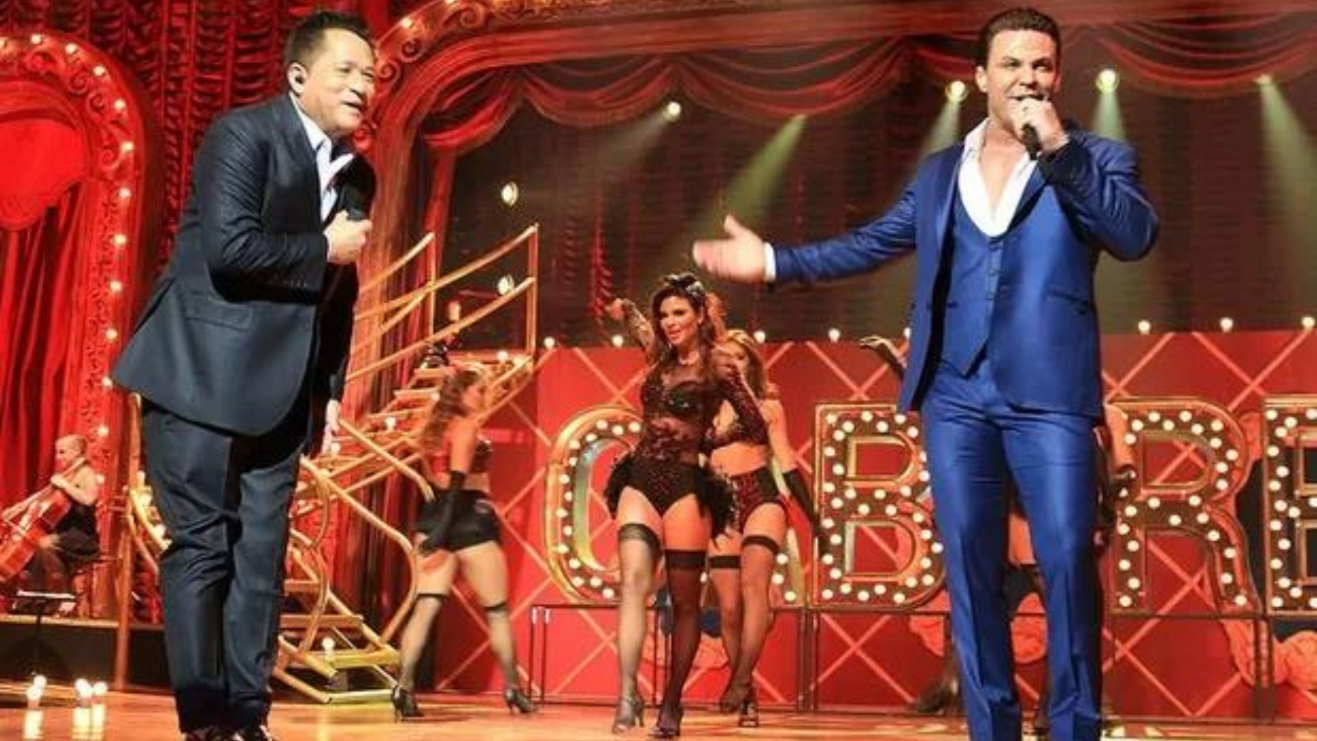 Leonardo cantando em show