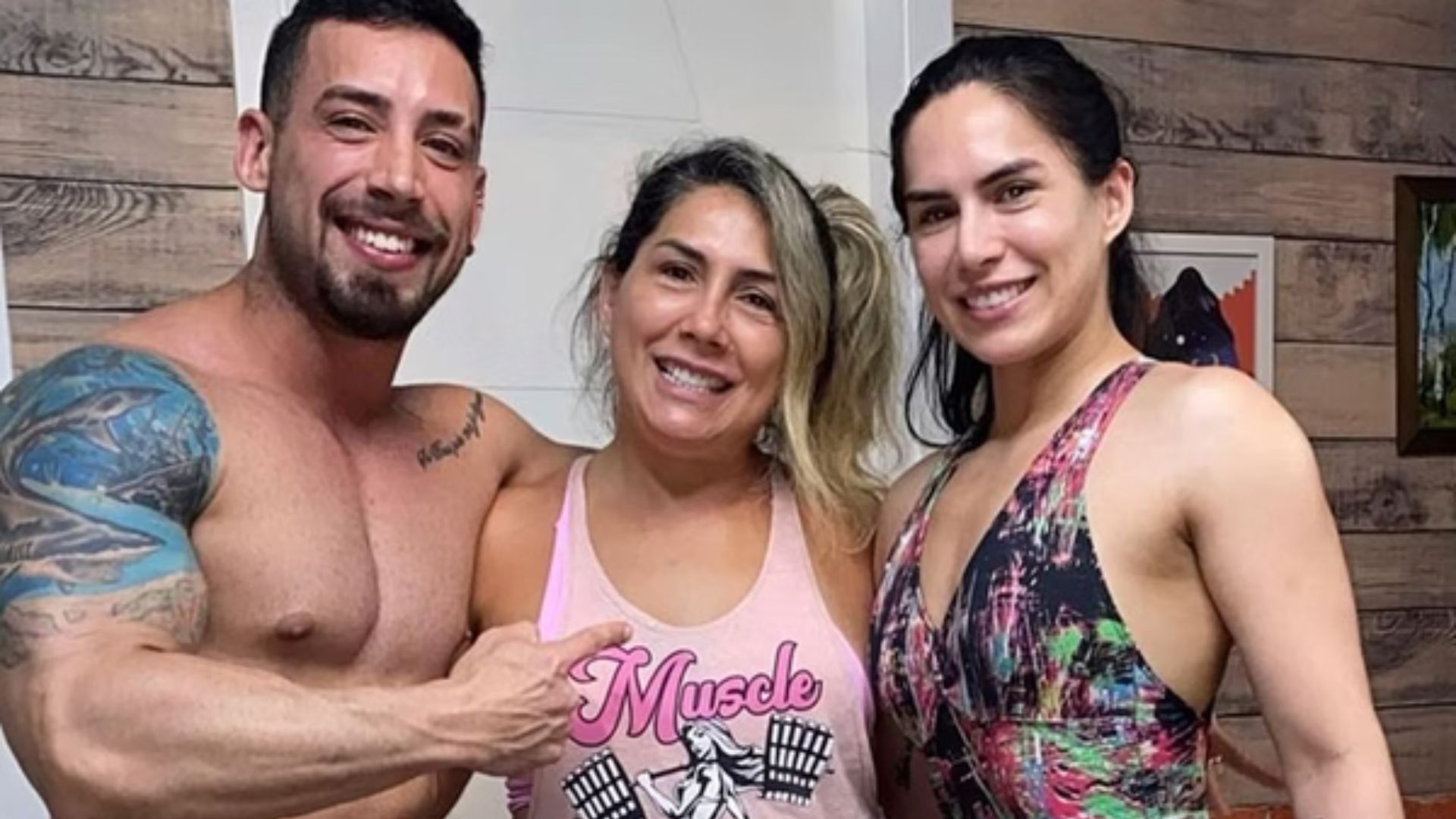 Fam&iacute;lia sorrindo junto