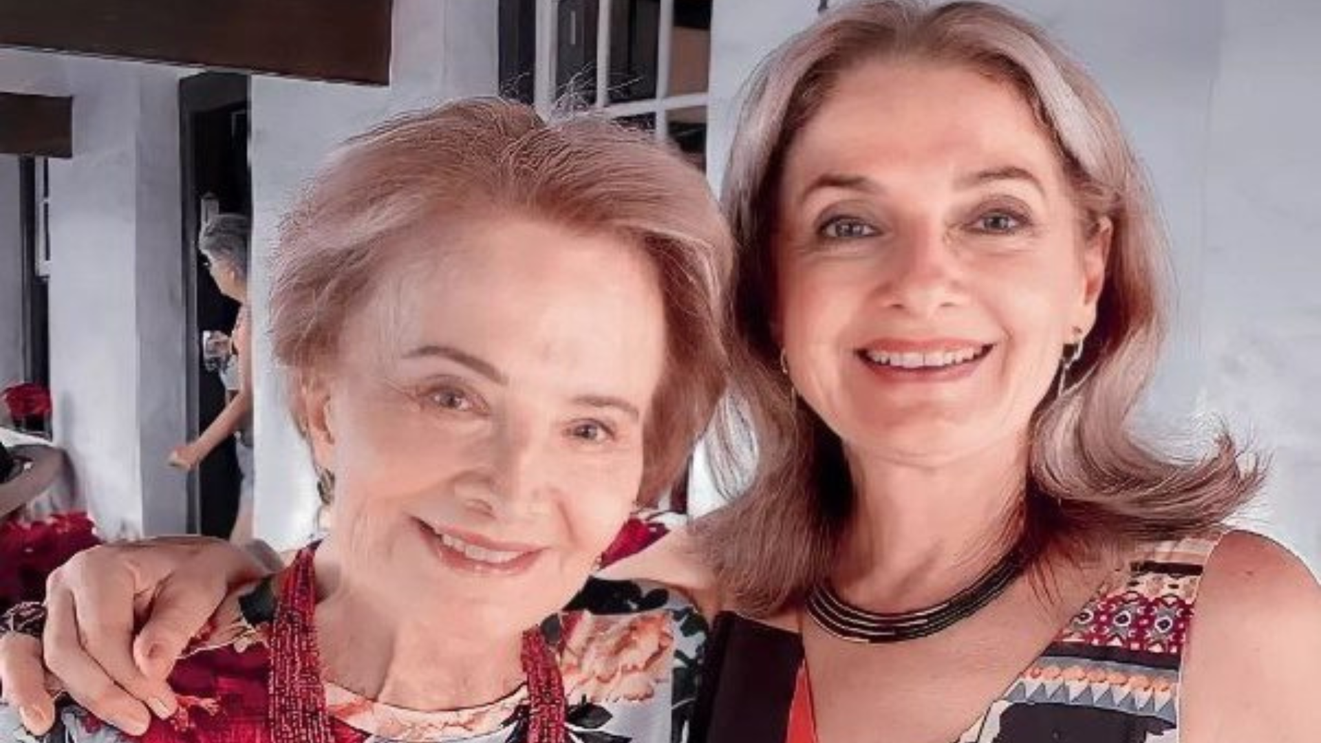 Gl&oacute;ria Menezes e filha