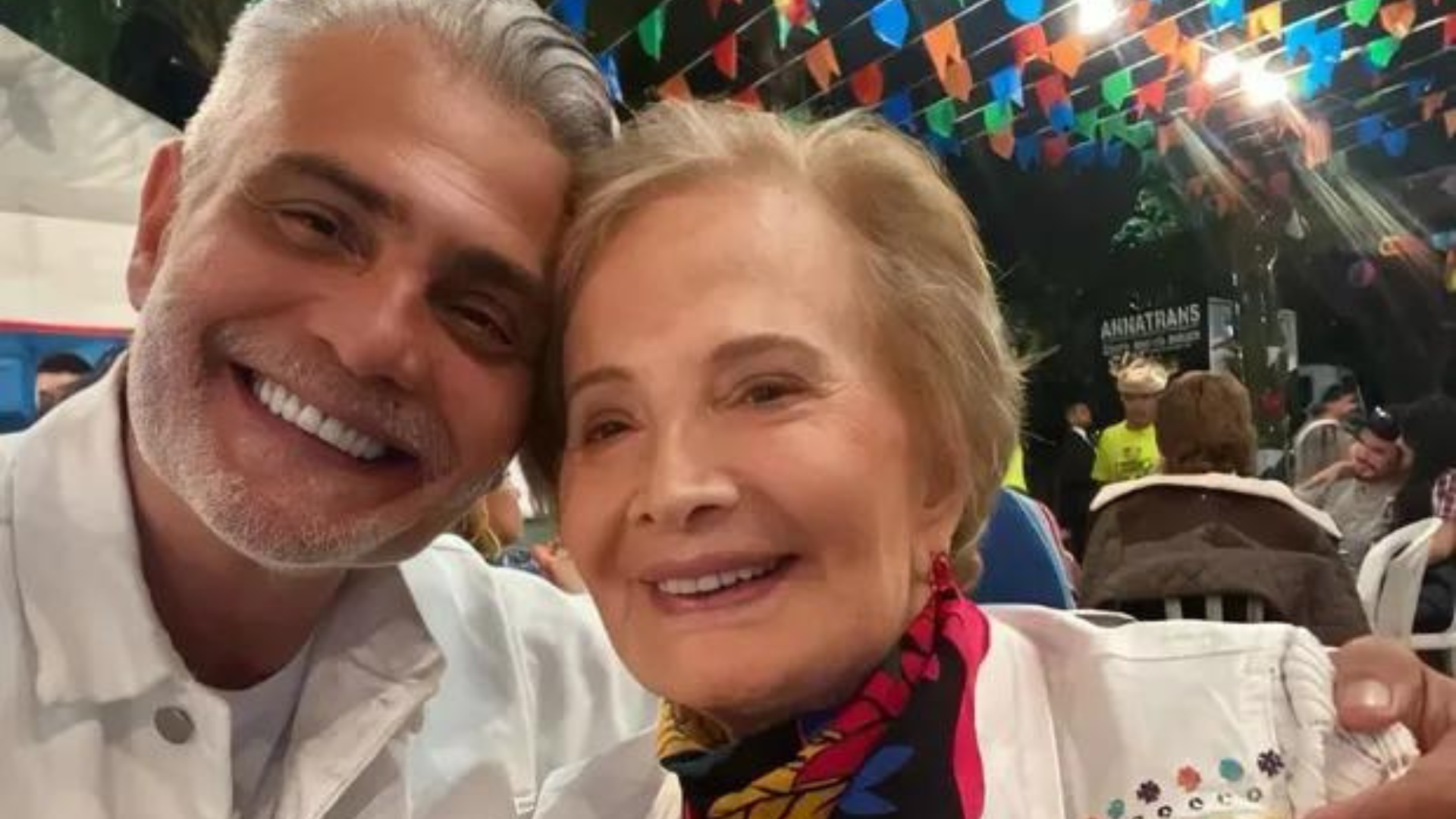 (Gl&oacute;ria Menezes e filho de Tarc&iacute;sio Meira