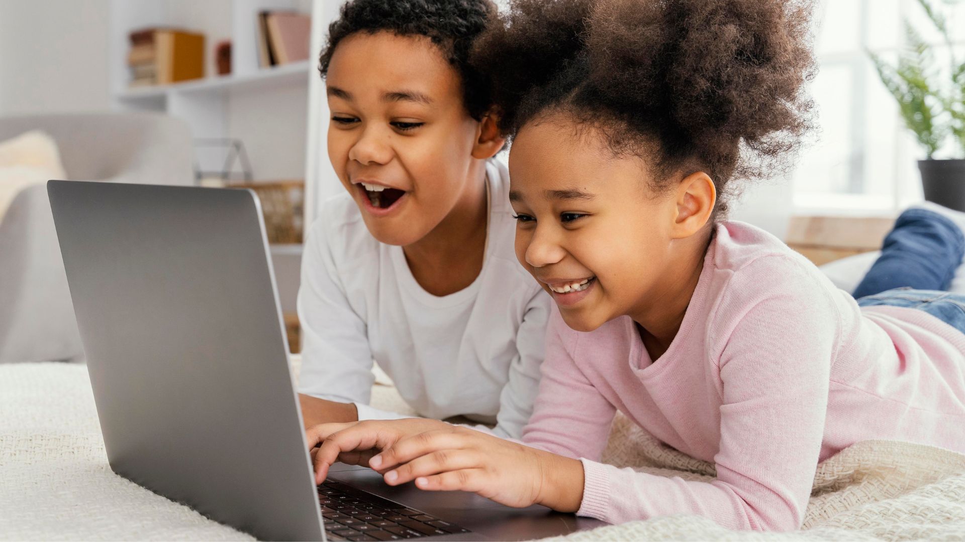 Crian&ccedil;as no computador