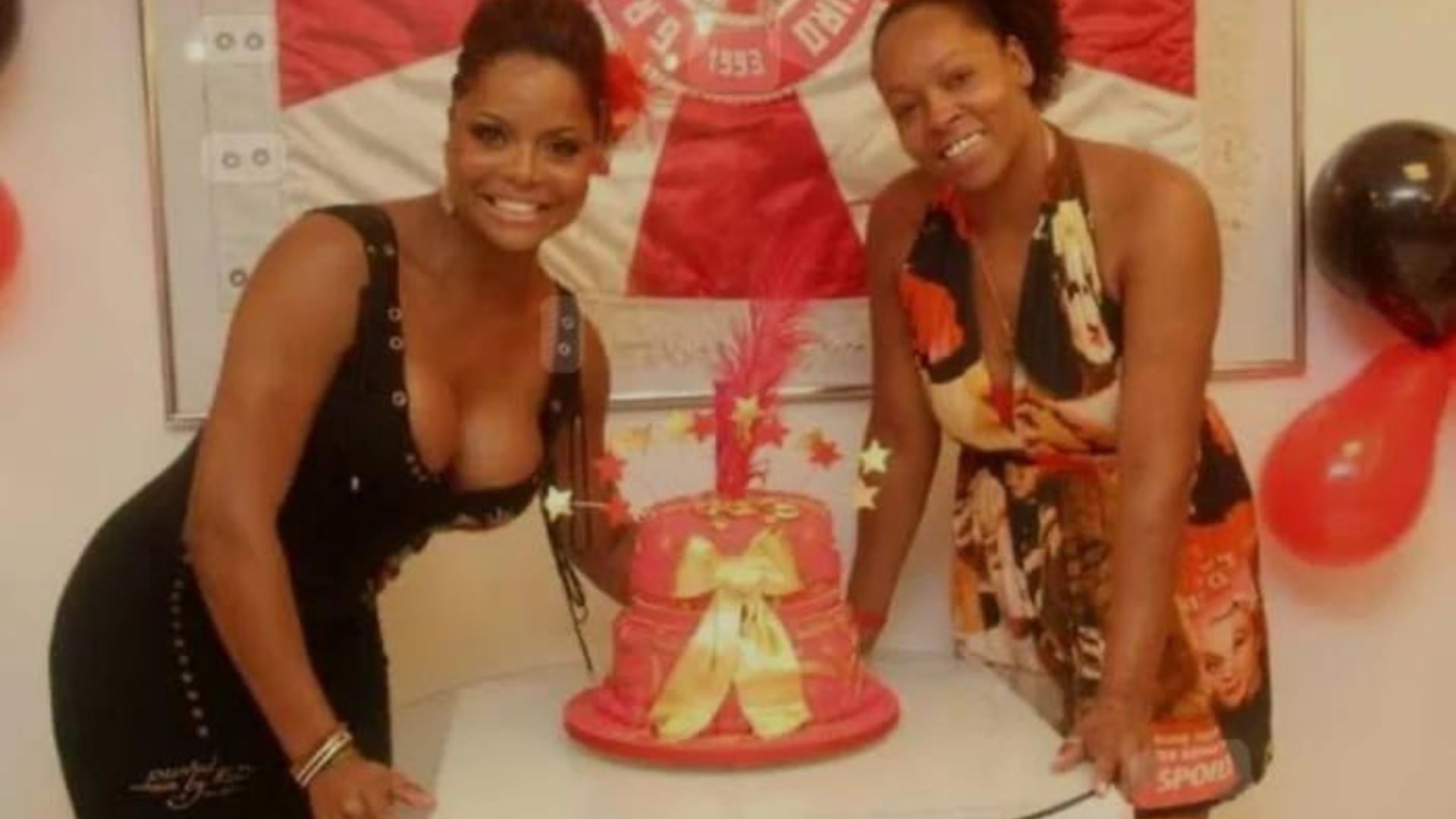 Adriana Bombom e irmã gêmea