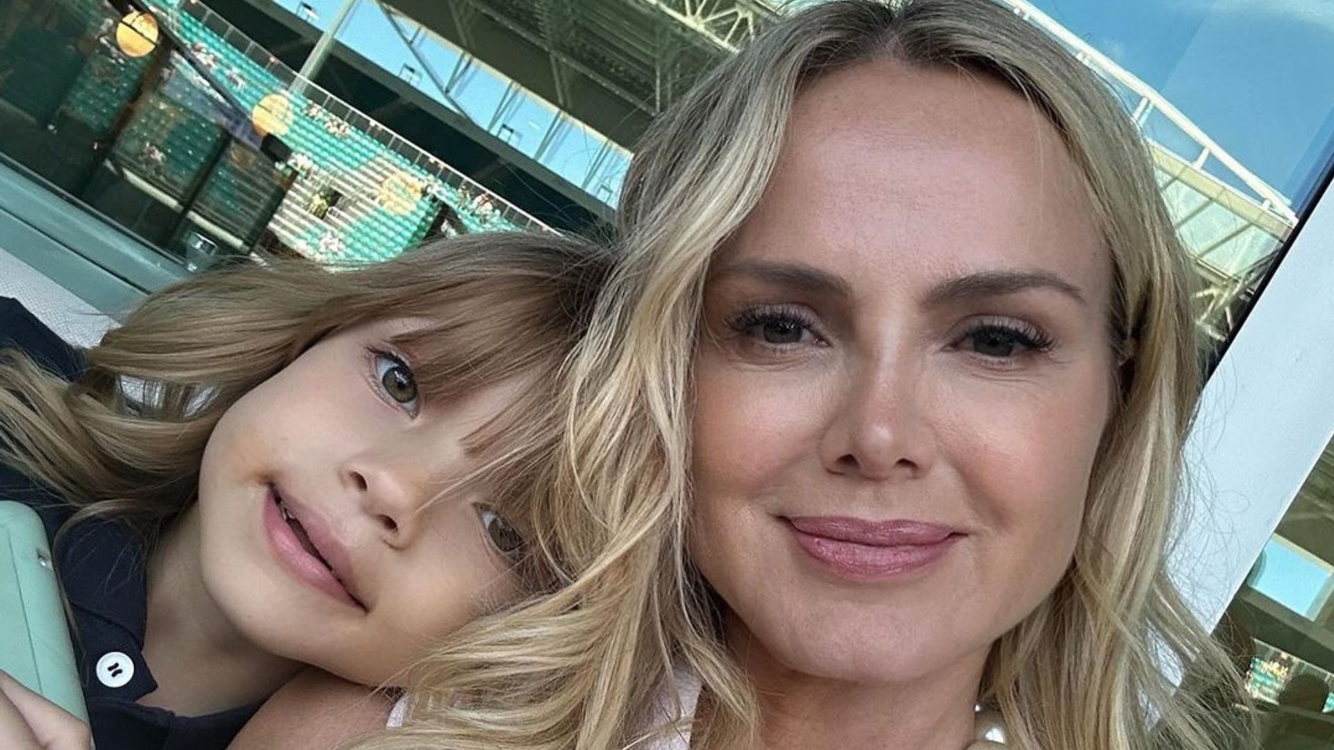 Eliana e a fila ca&ccedil;ula, Manuela