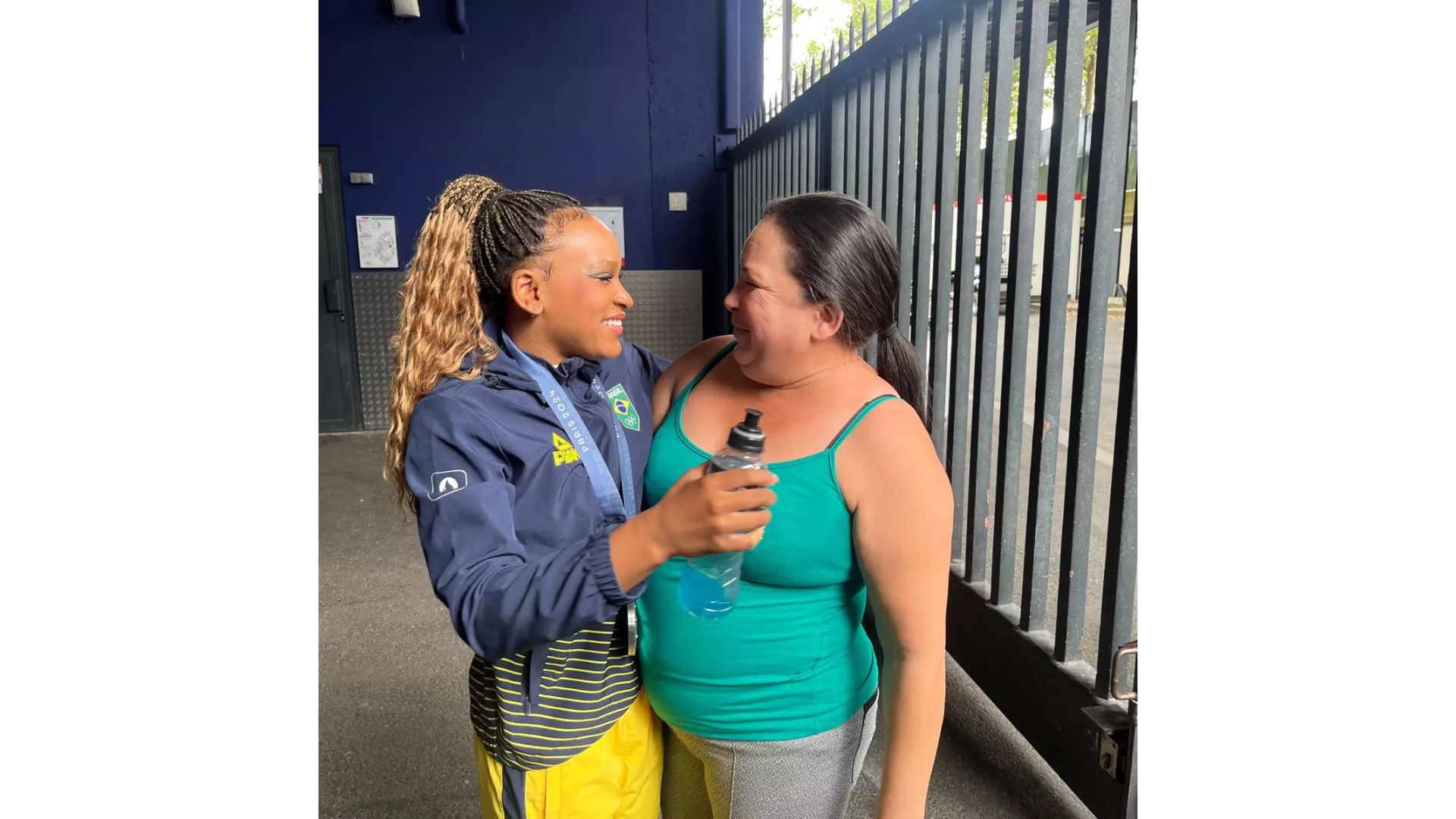 Rebeca Andarde e m&atilde;we