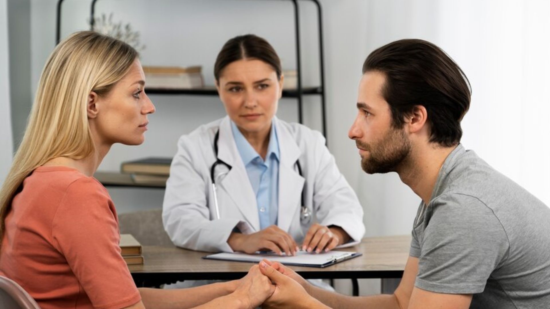 Casal no m&eacute;dico