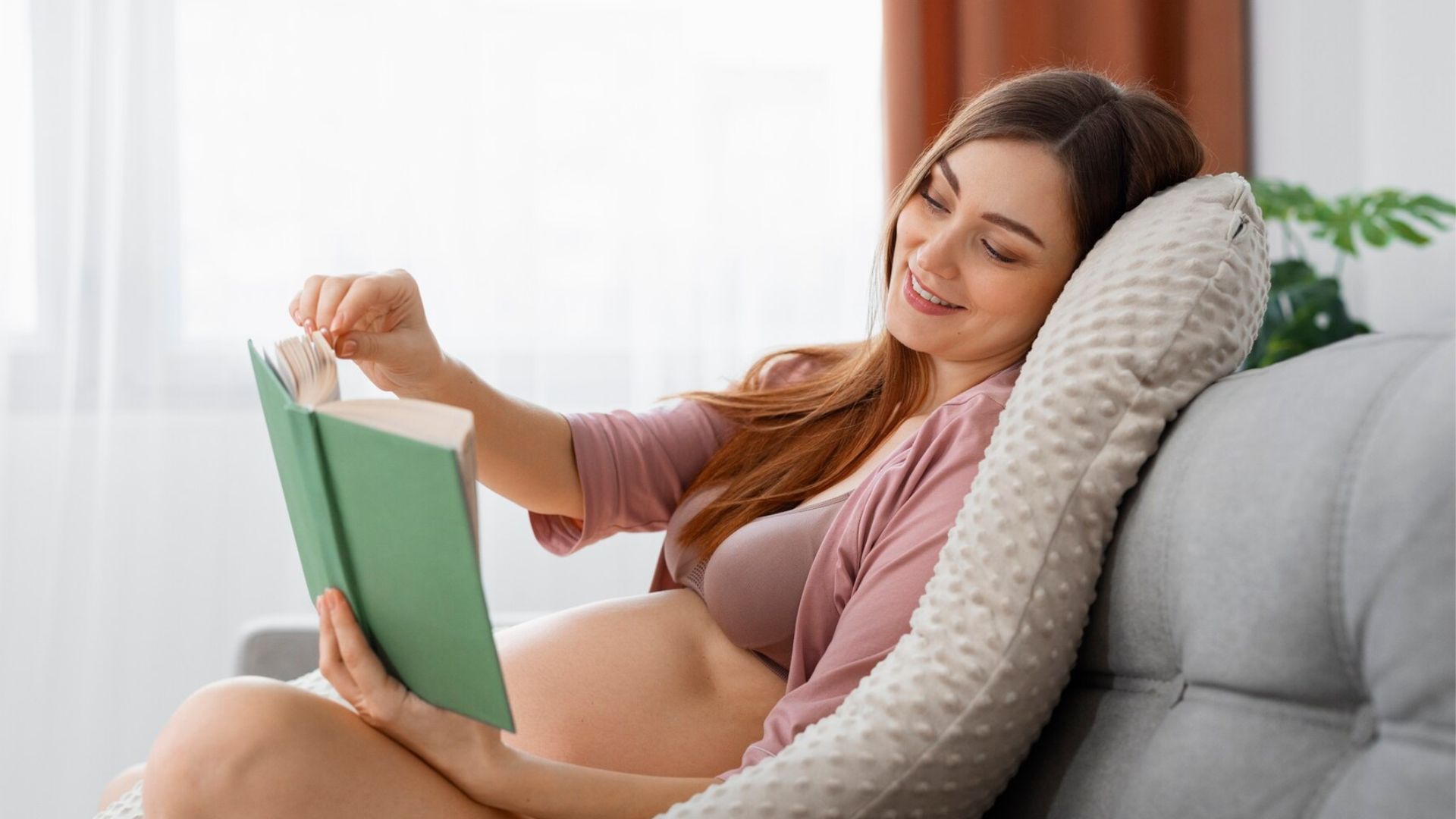 Gr&aacute;vida lendo