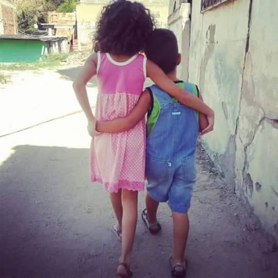 Júlia, 9 anos, e João Pedro, 7 anos, filhos de Raquel e Davidson