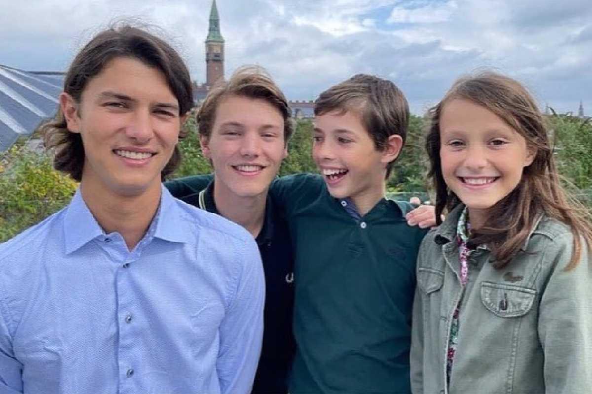 Netos da rainha da Dinamarca perdem títulos de príncipes