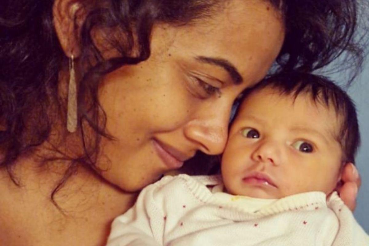 Aline Midlej mostra a filha