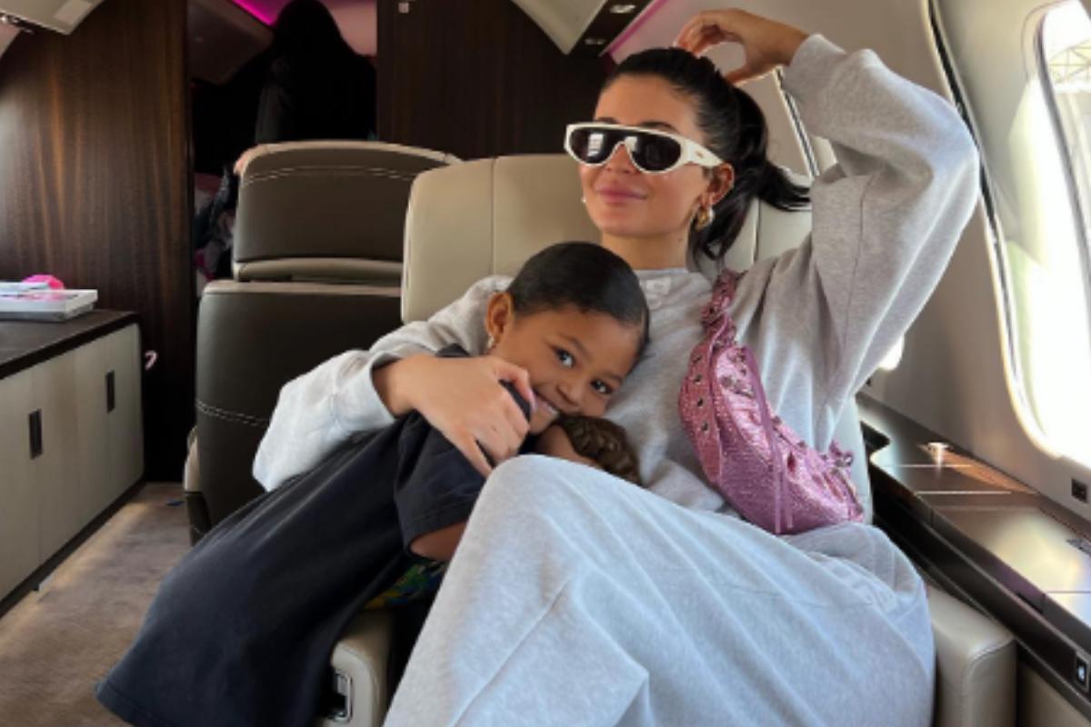 Fãs apontam grande semelhança entre Kylie Jenner e Stormi