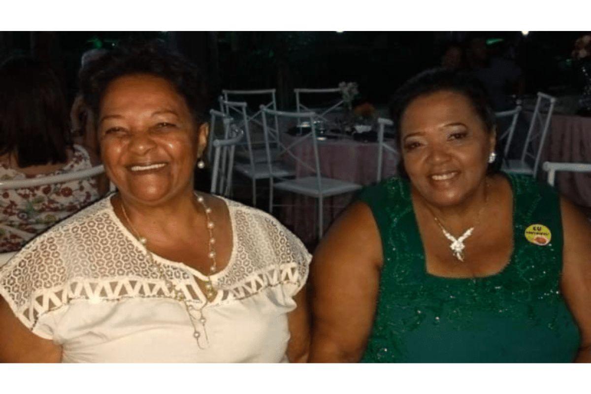 Irmãs gêmeas se conhecem em ponto de ônibus