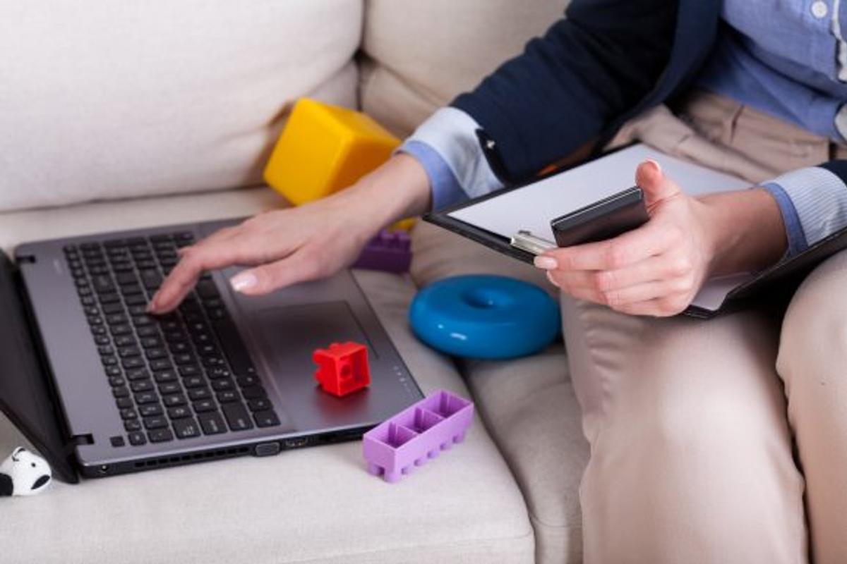 Programa do governo vai ajudar mães que querem voltar a trabalhar